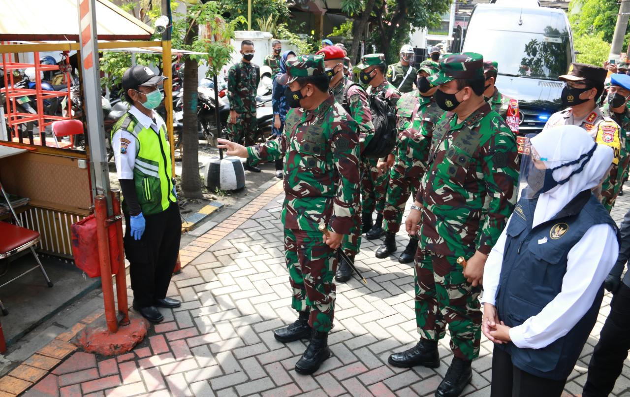 Panglima TNI Intruksikan Bombardir RT Yang Masuk Zona Merah Prokes Ketat