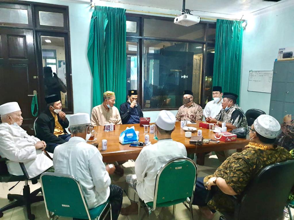 Kisah Pertemuan UAS dan Kiyai Khos