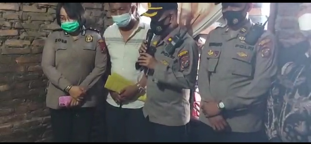 Kapolsek Medan Timur Melayat ke Rumah Duka Feri Saut Simanjuntak