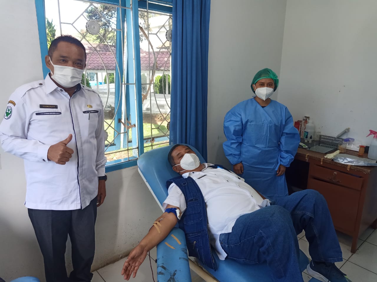 SEKDA KAB.KARO DRS KAMPERAS TERKELIN PURBA, MENGAJAK ASN DAN JURNALIS  MENDONORKAN DARAH