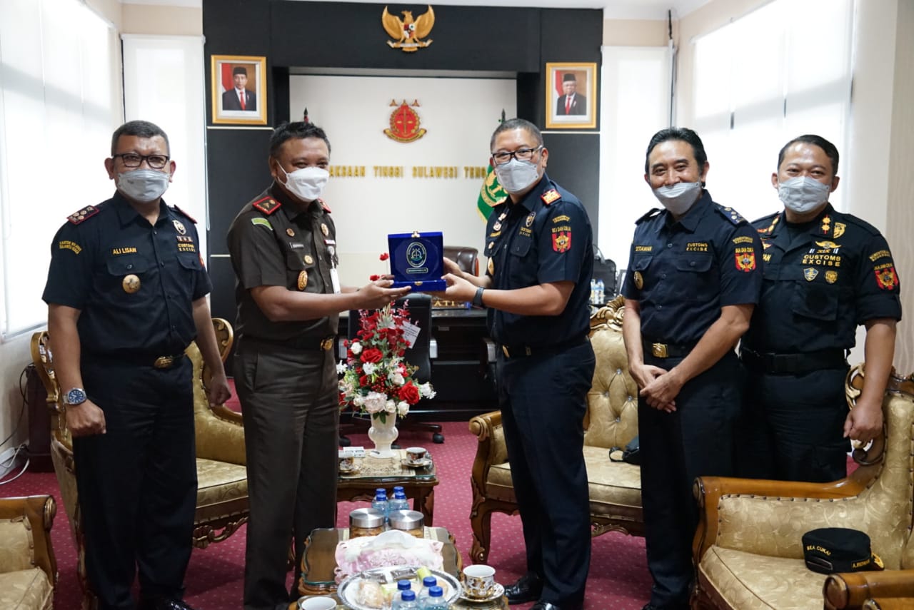 Kakanwil DJBC Sulawesi Bagian Utara, Cerah Bangun Jalin Silatuhrahmi  dengan Kajati Sulteng Jacob Hendrik Pattipeilohy