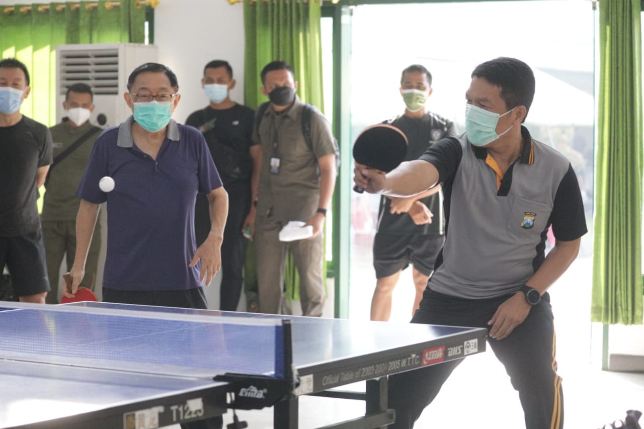 Tingkatkan Imun Tubuh, Pangdam V/Brawijaya, Kapolda Jatim dan Pangkoarmada II Olah Raga Bersama Tenis Meja