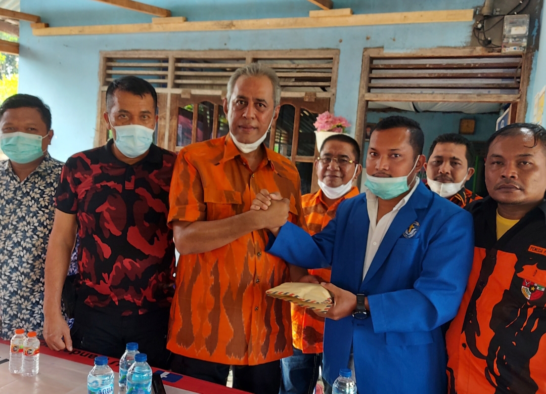 Kodrat Shah Beri Bantuan Ke DPC GAMKI Warga Nasrani Rayakan Paskah