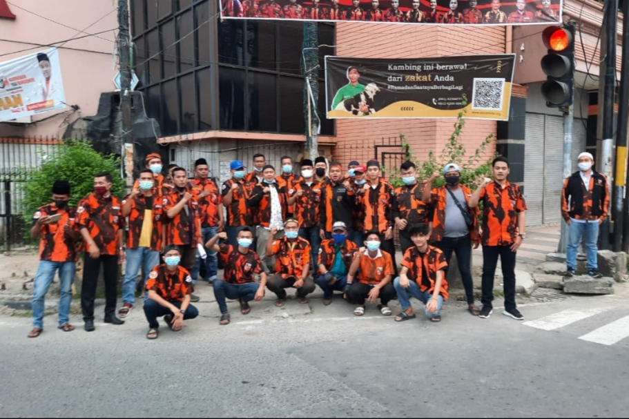 PAC PP  Medan Maimun bersama Ranting PP Bagikan Takjil Kepada Ojol -Abang Becak