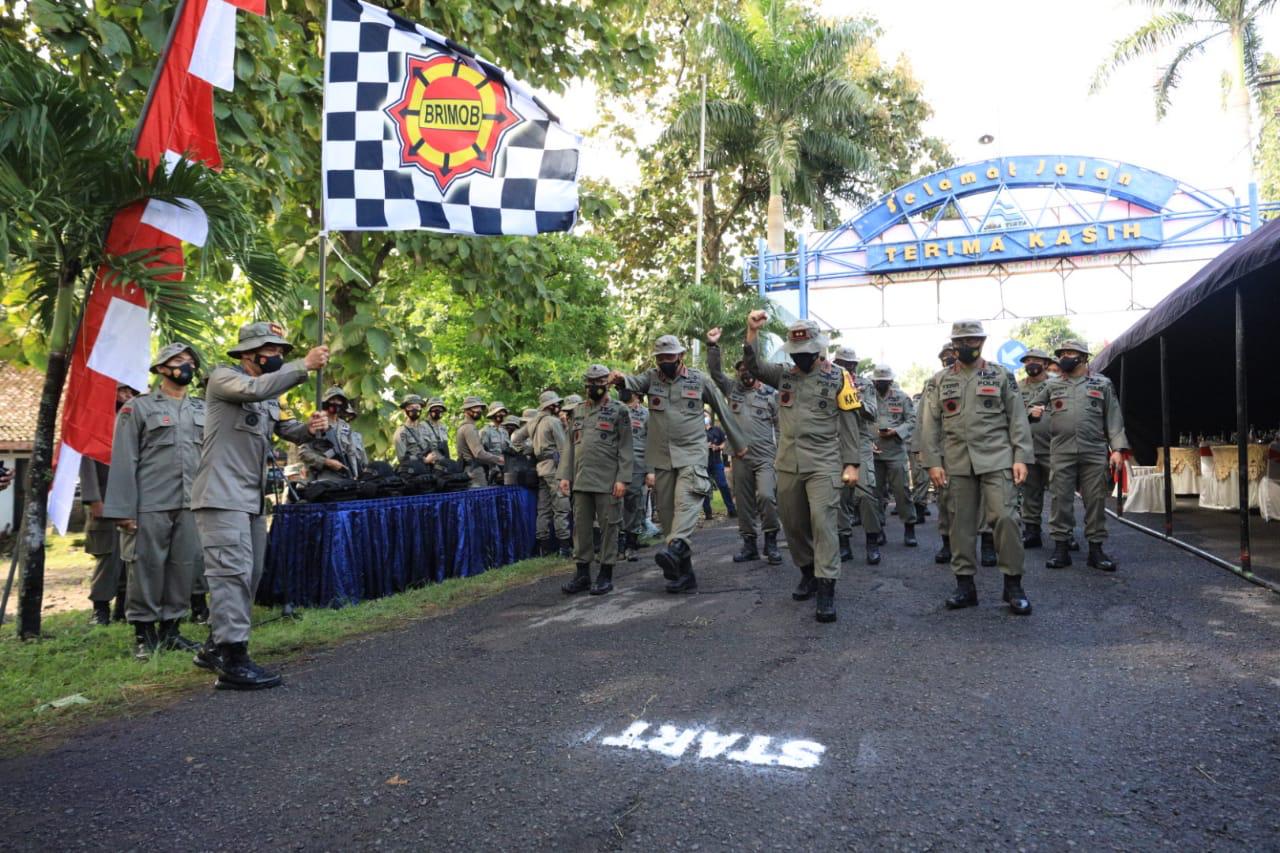 Mapak Tilas Dan Kibarkan Bendera Merah Putih Raksasa, Awali Latgab SAR Di Madiun