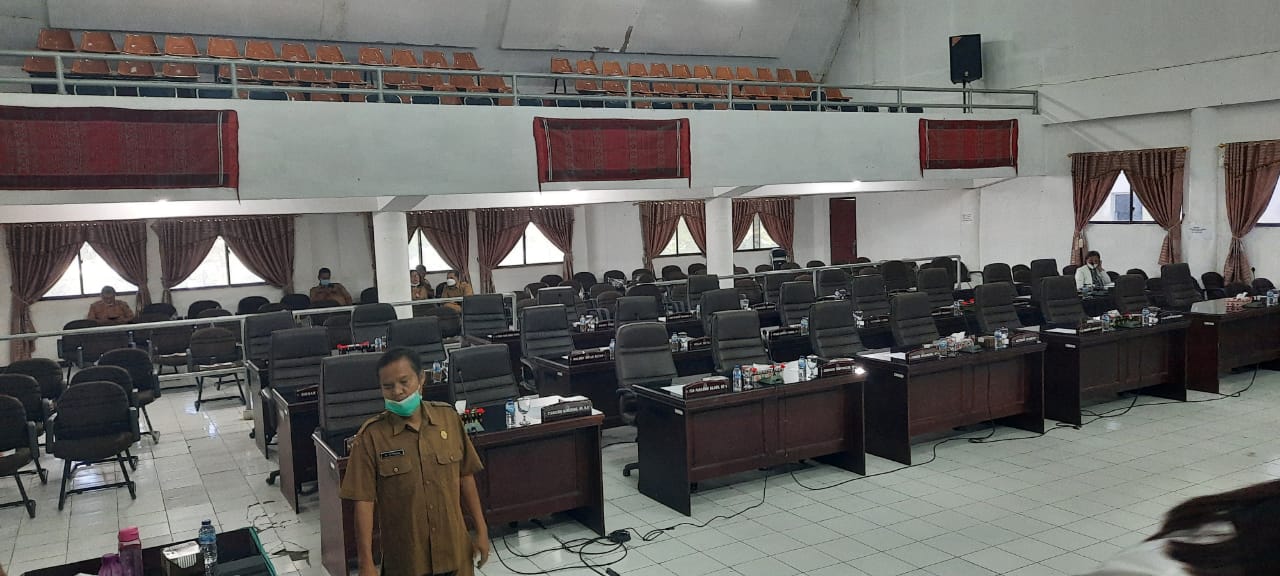 Duh,Rapat Paripurna DPRD Kabupaten Toba Molor