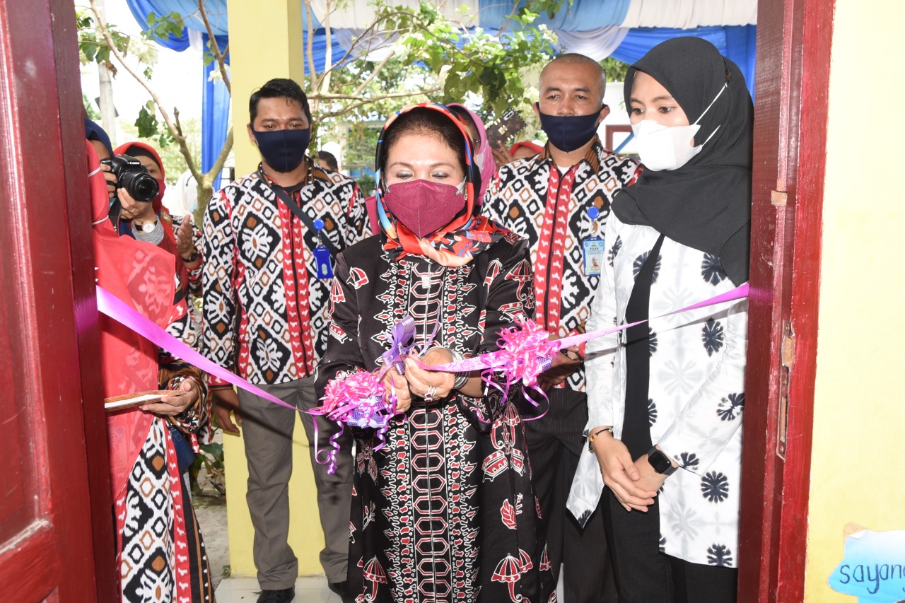 Ny. Hj Yunita Ashari Tambunan Resmikan PKBM BERNAS di Kecamatan Sunggal