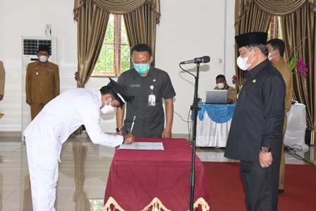 Wakil Bupati Deli Serdang Lantik Dua Kepala Desa Antar Waktu