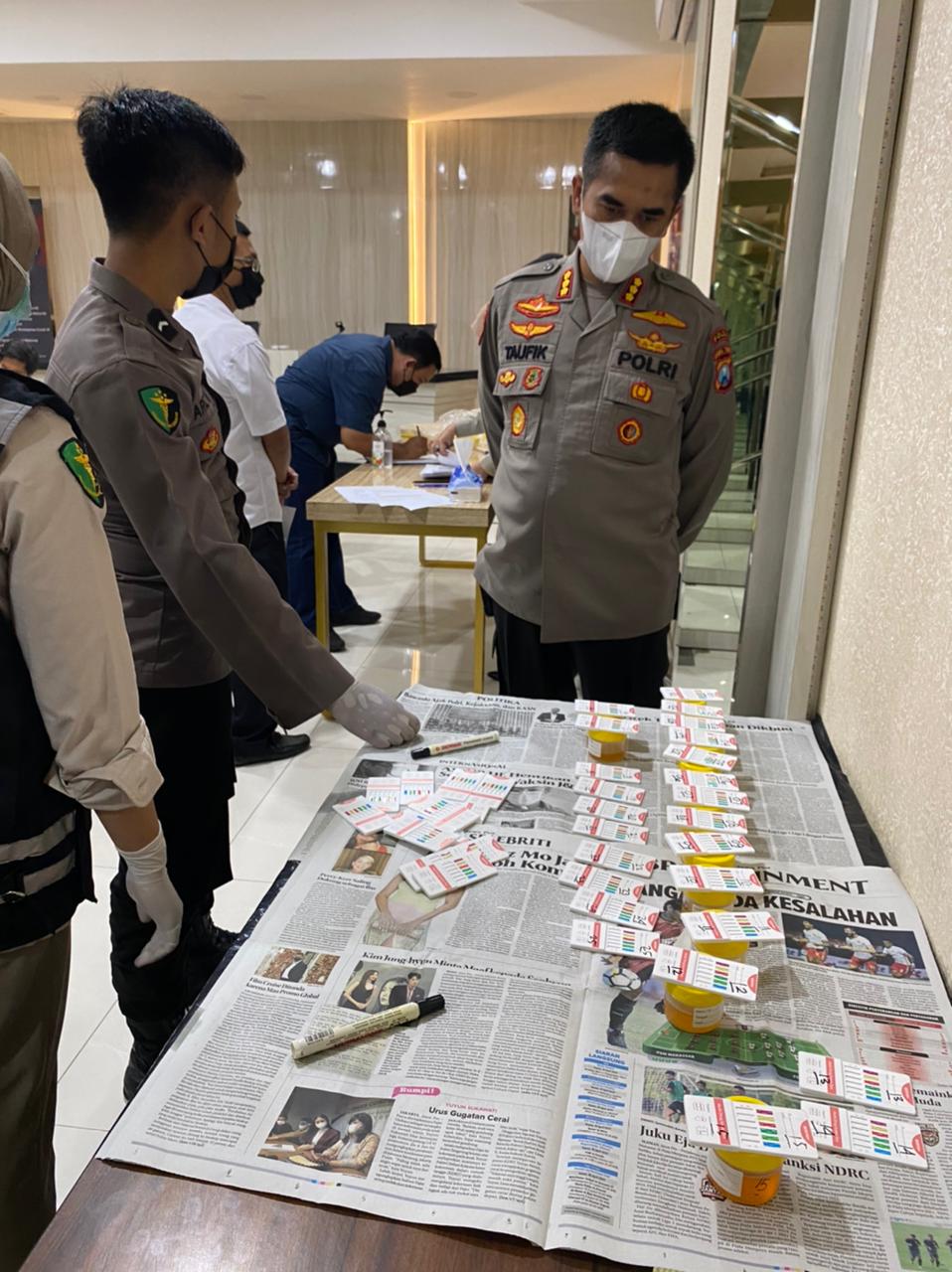 Ditnarkoba Polda Jatim Lakukan Tes Urine pada Personilnya