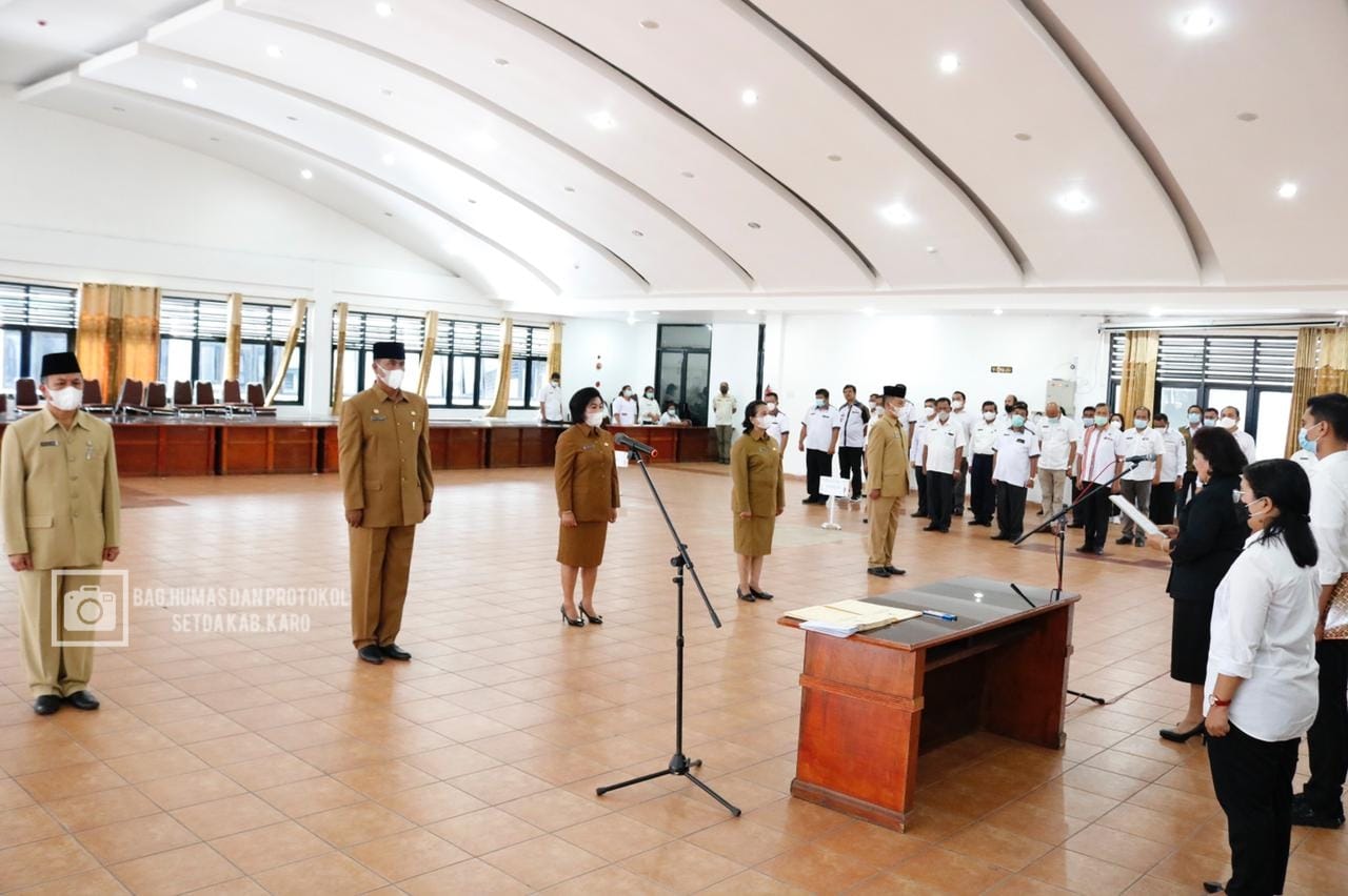 BUPATI KARO LANTIK 5 PEJABAT PIMPINAN TINGGI PRATAMA