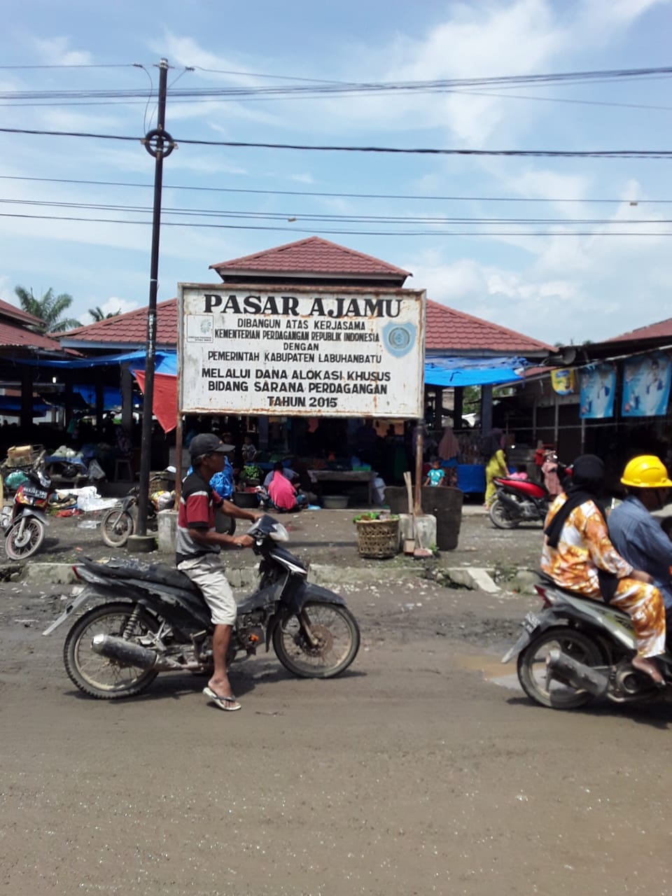 Jelang Idul Fitri 1442 H,Kondisi di Pasar Tradisional Ajamu Mulai Padat