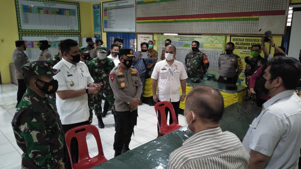 Tinjau Posko PPKM Mikro Kel Kesawan, Kapoldasu Apresiasi Pelayanan Kepada 2 Warga Positif Covid