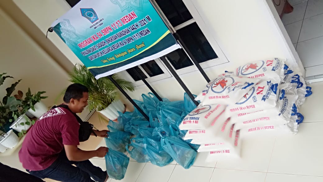Menjelang Lebaran 1442 H, IKA SMP 11/13 Berbagi Dengan Sesama Alumni
