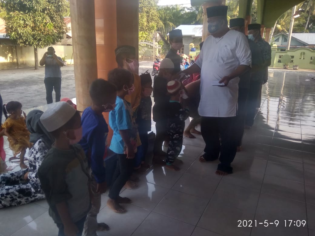 Sawaluddin Toelle  santuni anak yatim Pantai labu