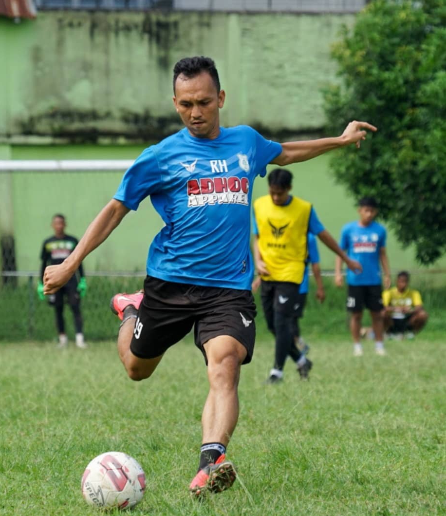 Lontong Kesekuaan Rachmad Hidayat Andalan  Gelandang Serang PSMS Rayakan Idul Fitri