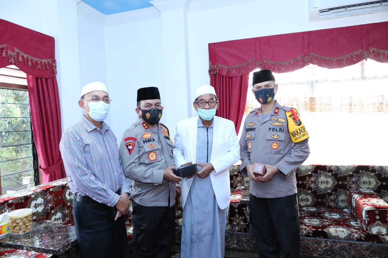 Pimpinan Ponpes Al Kautsar Al Akbar : Bukti Kapoldasu dan Pangdam I/BB Selalu Hadir Ditengah Masyarakat