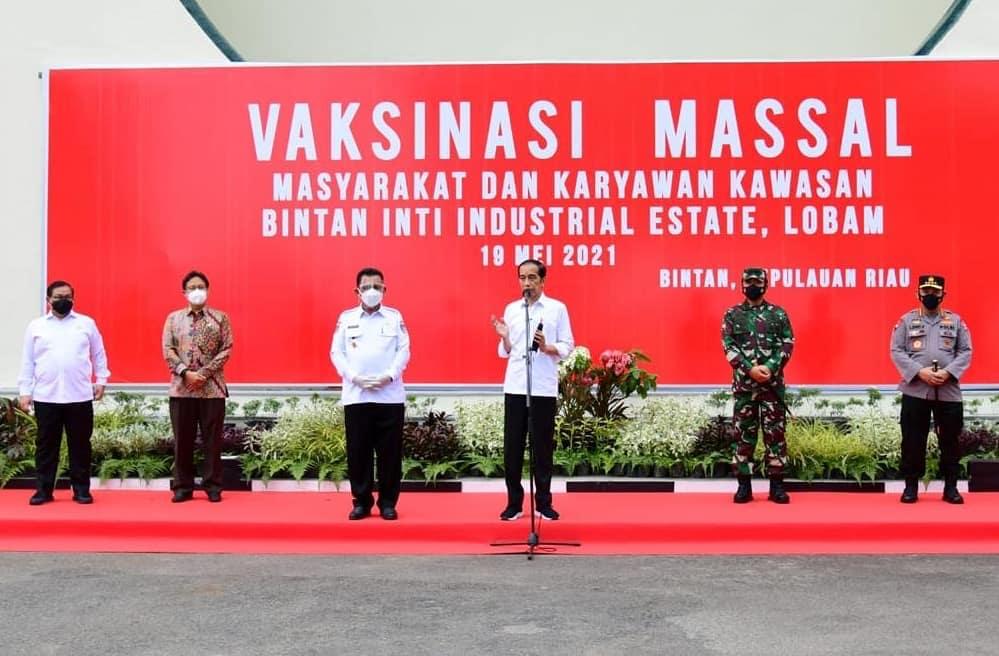 Jokowi : Saksikan Vaksinasi Covid 19  di Kepri