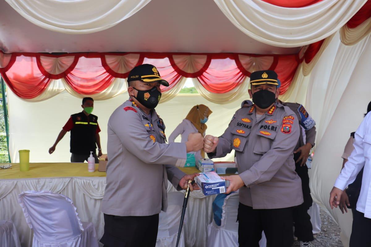 Kapolres Langkat Sambut Kunjungan Dir Binmas Polda Sumut Di Pos Penyekatan lll, Terima Bantuan Swarb Antigen 200