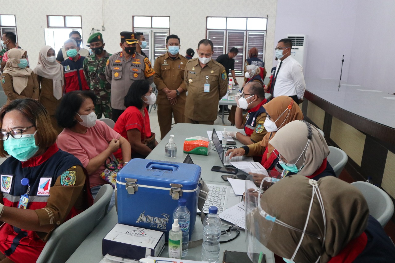 Bupati Batubara Bersama Kapolres Tinjau Vaksinasi Covid-19 Massal