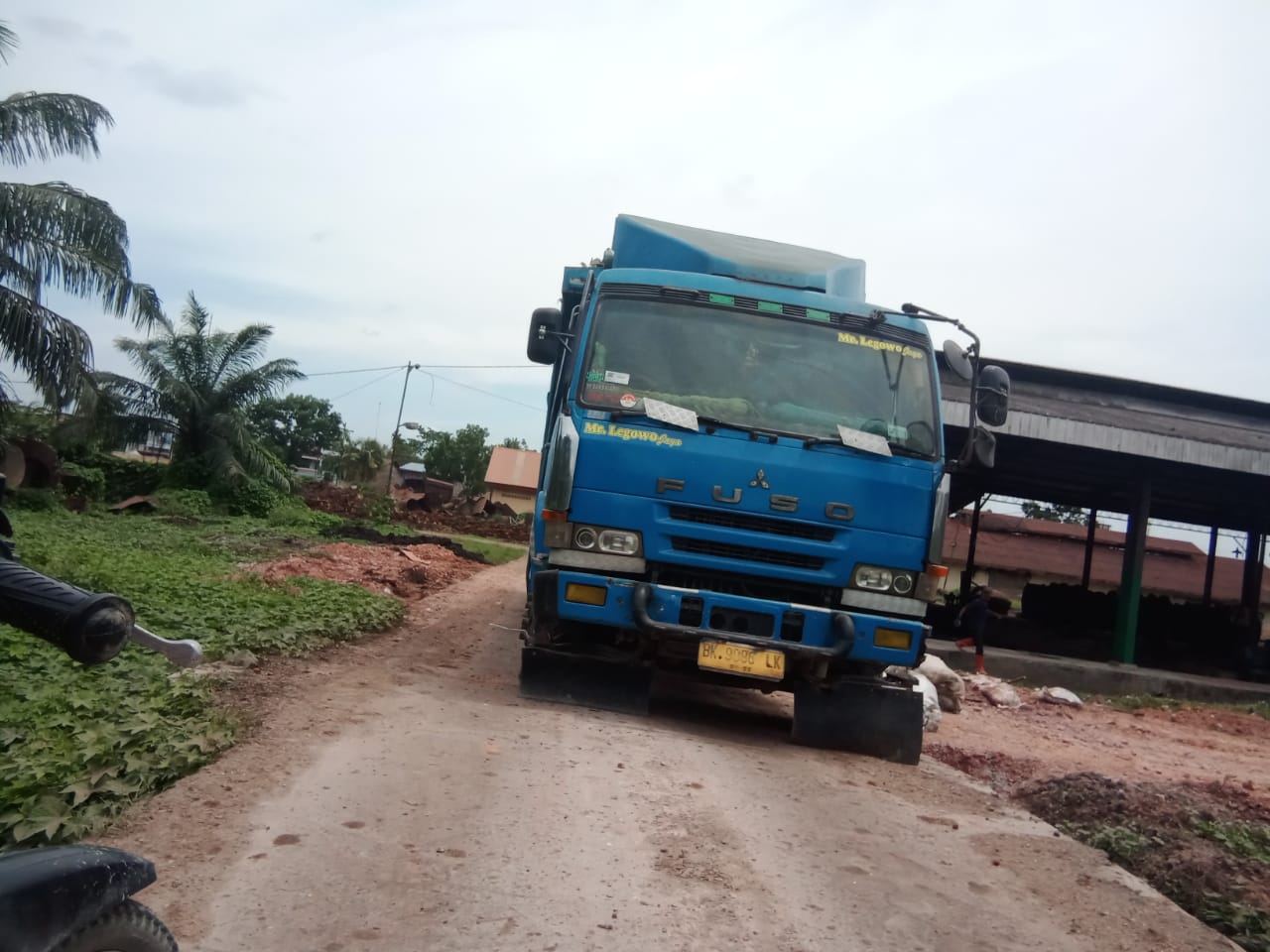 Truk Pengangkut Abu di PKS PTPN IV Ajamu Disoal