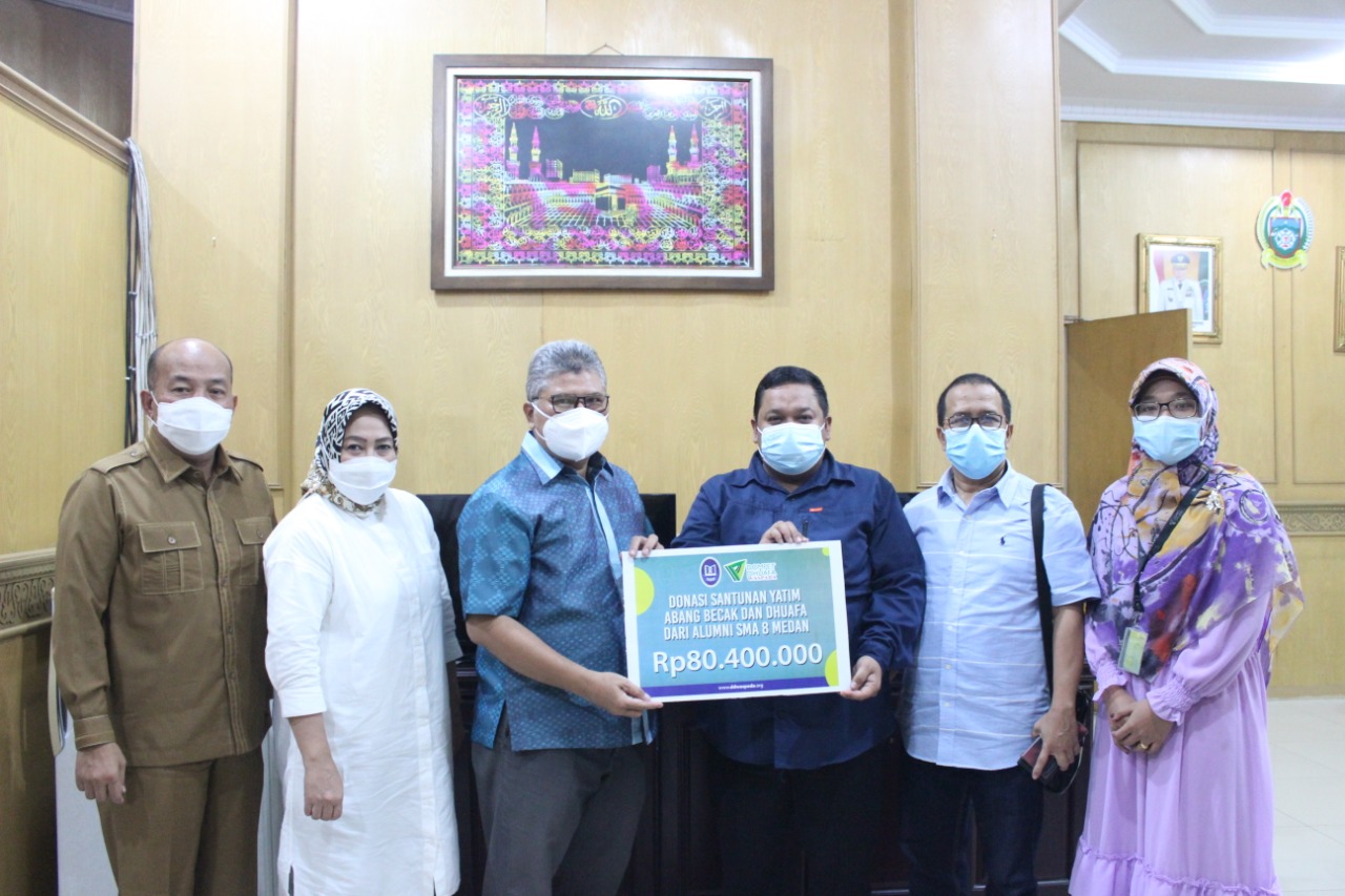 Ikatan Alumni SMAN 8 Salurkan Donasi Ke DD Waspada, Untuk Ratusan Anak Yatim Hingga Pengemudi Becak