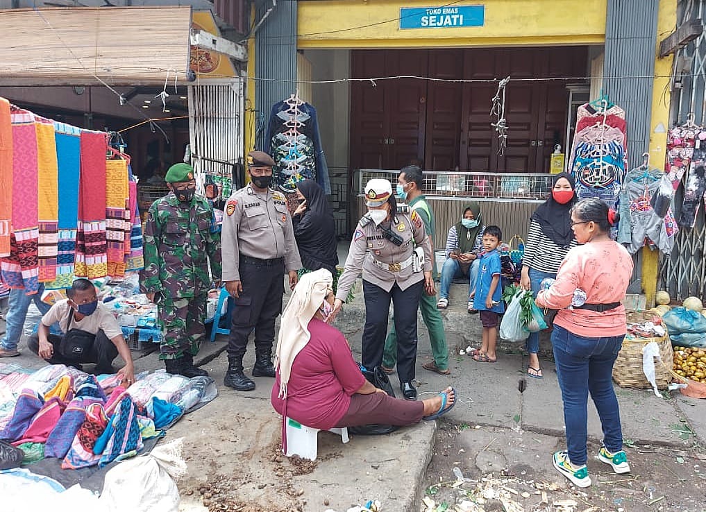 Cegah Penularan Covid-19, Pemko Medan Gencar Lakukan Patroli Prokes dan Pengawasan PPKM Mikro di Pasar Tradisional