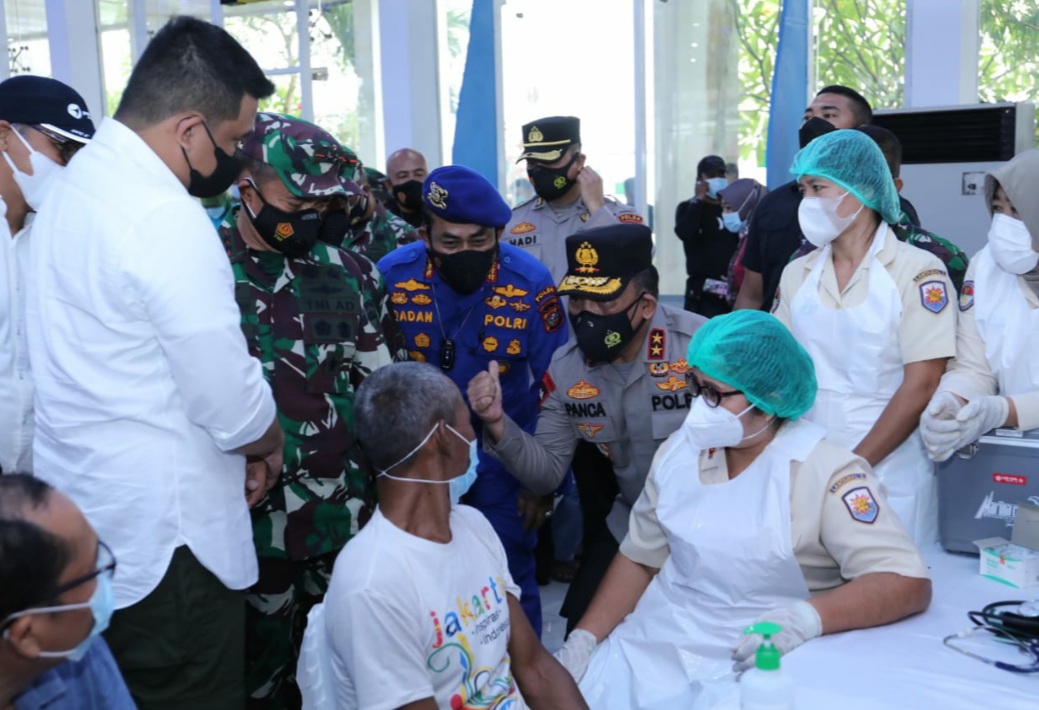 Kapolda Sumut dan Pangdam I/BB Pastikan Vaksinasi Massal Memenuhi Target