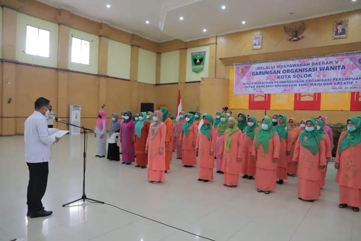 Wawako Solok Lantik Pengurus GOW Kota Solok Masa Bakti 2021-2026