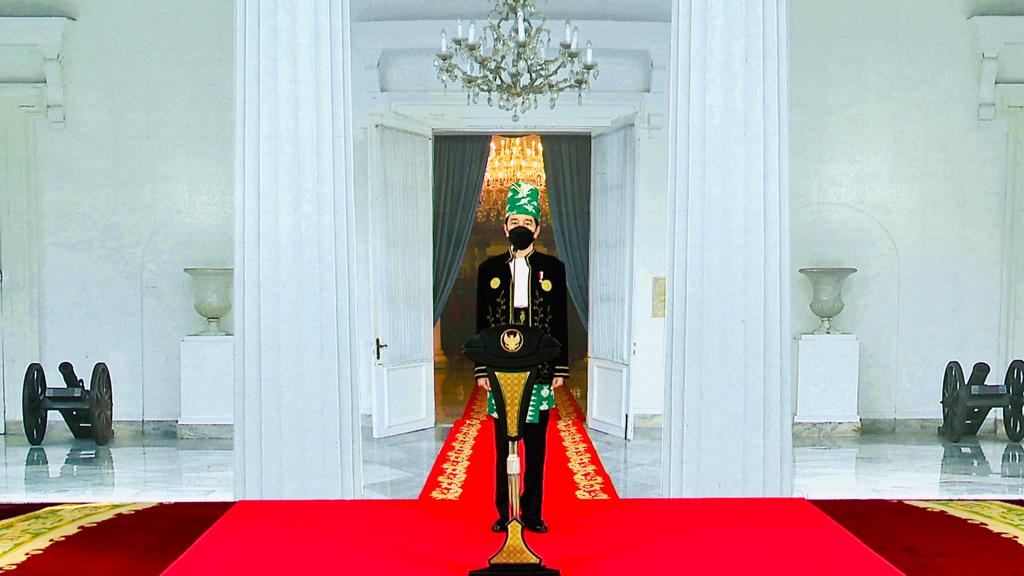 Kenakan Pakaian Adat Tanah Bumbu, Presiden Jokowi Pimpin Upacara Peringatan Hari Lahir Pancasila