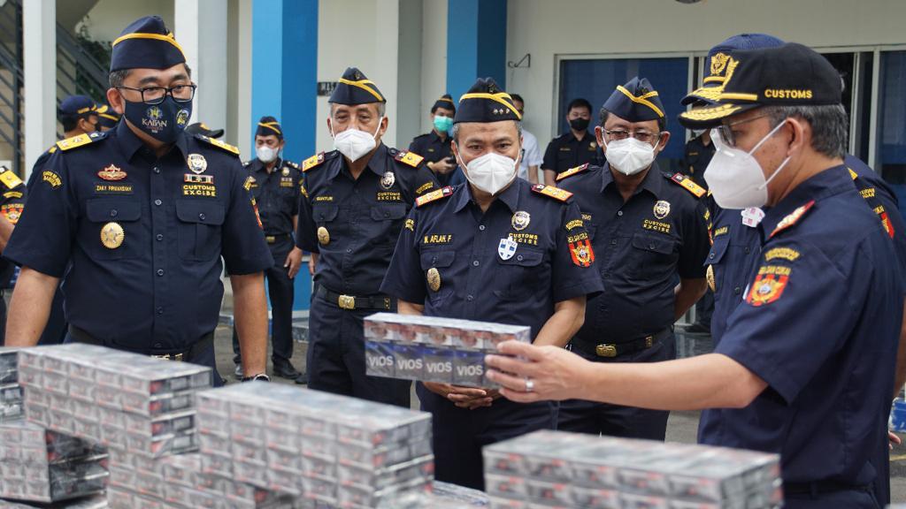 KANWIL BEA CUKAI BANTEN MENINDAK 2,6 JUTA BATANG ROKOK ILLEGAL