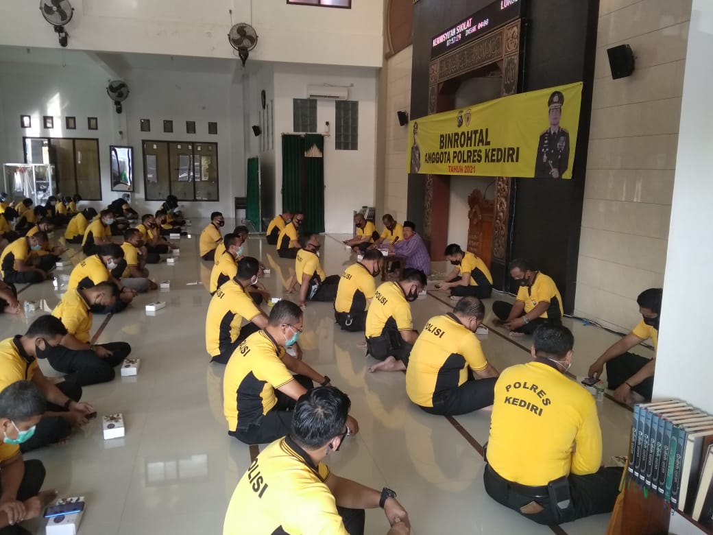 Polda Jatim dan Polres Jajaran Serentak Ngaji Kitab Kuning
