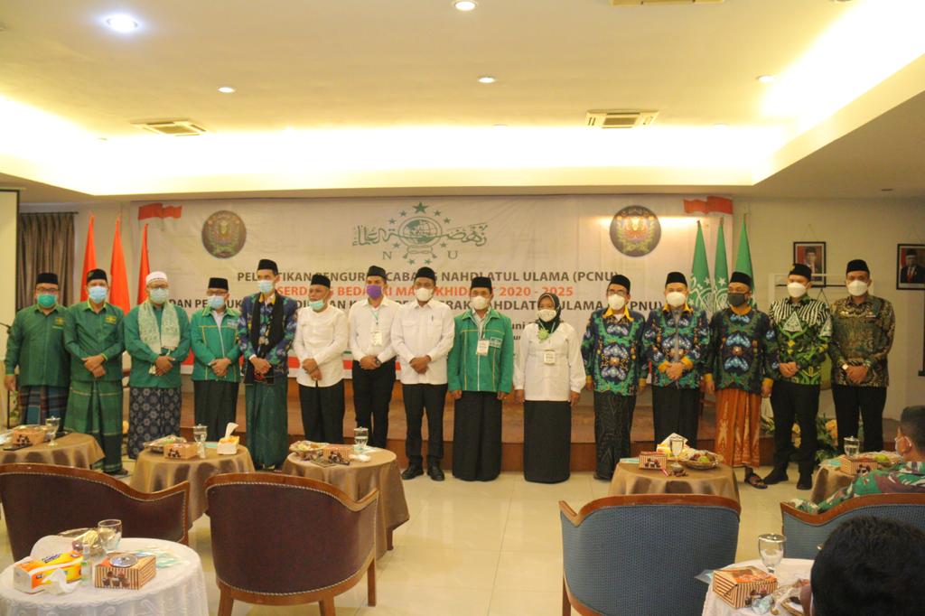 Hadiri Pelantikan Pengurus PCNU Sergai, Bupati Darma Wijaya : Muliakan Para Ulama