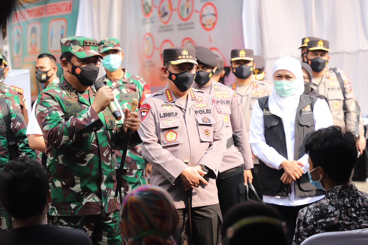 Panglima TNI dan Kapolri Tinjau Pelaksanaan Vaksinasi di Kediri