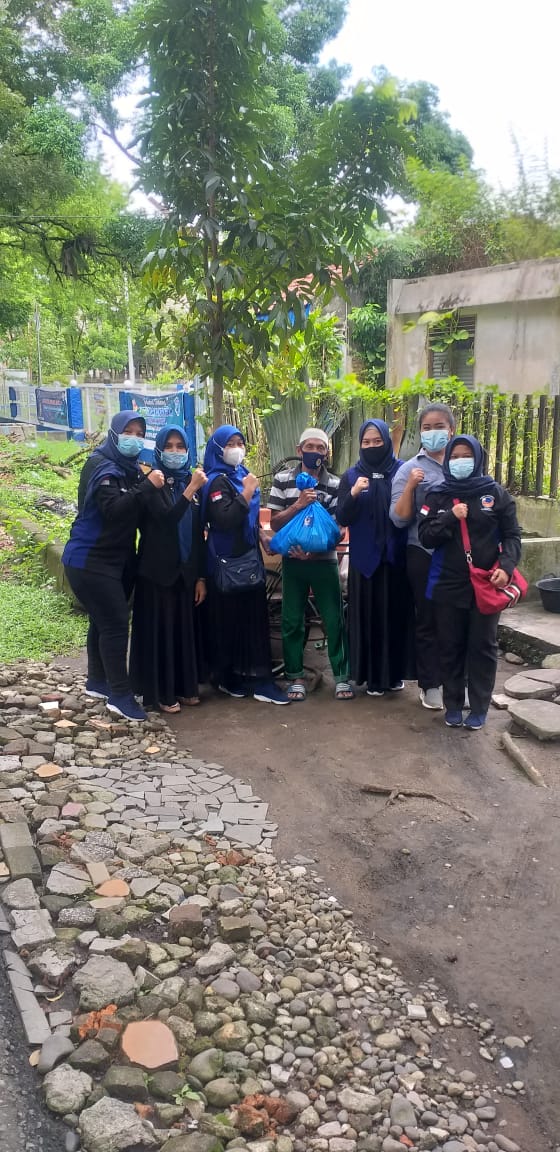DPW Garnita Malahayati Nasdem Provsu Menggelar Baksos Berbagi Sembako