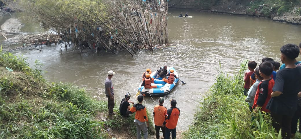 KELUARGA HISTERIS SAAT SERAH TERIMA JASAD MUHAMMAD NABILI