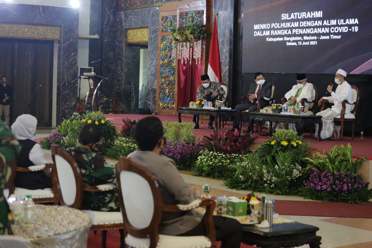 Cegah Covid 19, Menkopolhukam, Forkopinda Jatim Dialog dengan Masyarakat Bangkalan