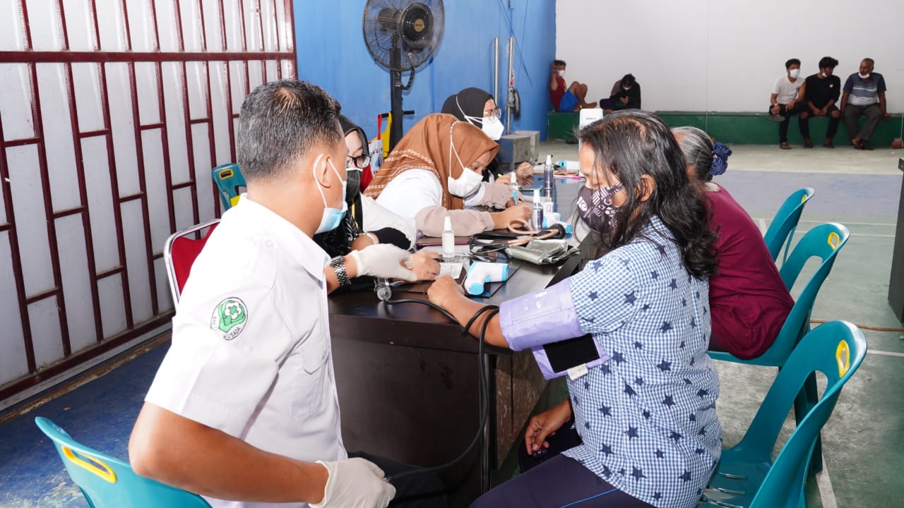 Pemko - Polres Tanjungbalai Gelar Vaksinasi 560 Warga