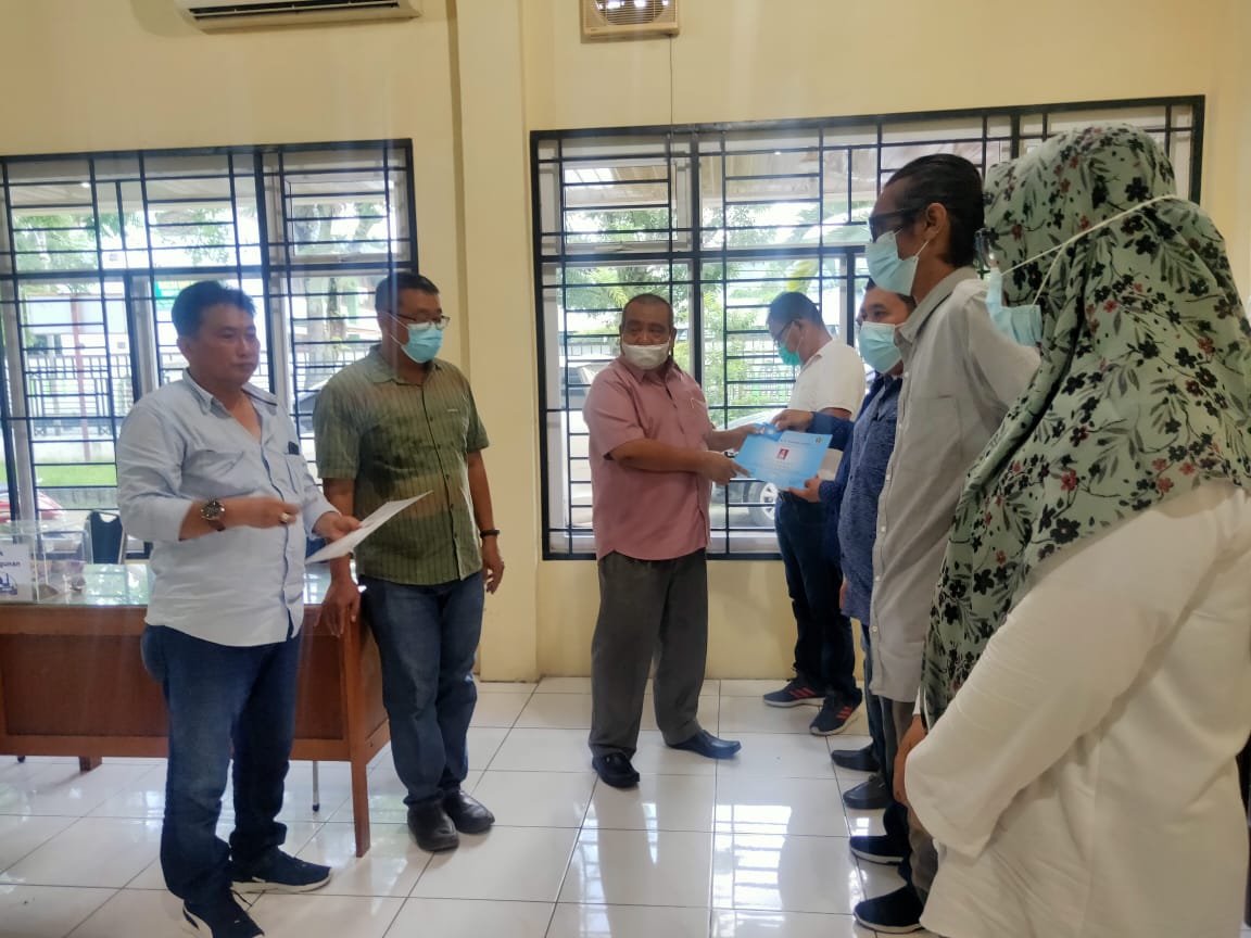 PWI Sumut Serahkan Kartu dan Sertifikat UKW Angkatan 31-34