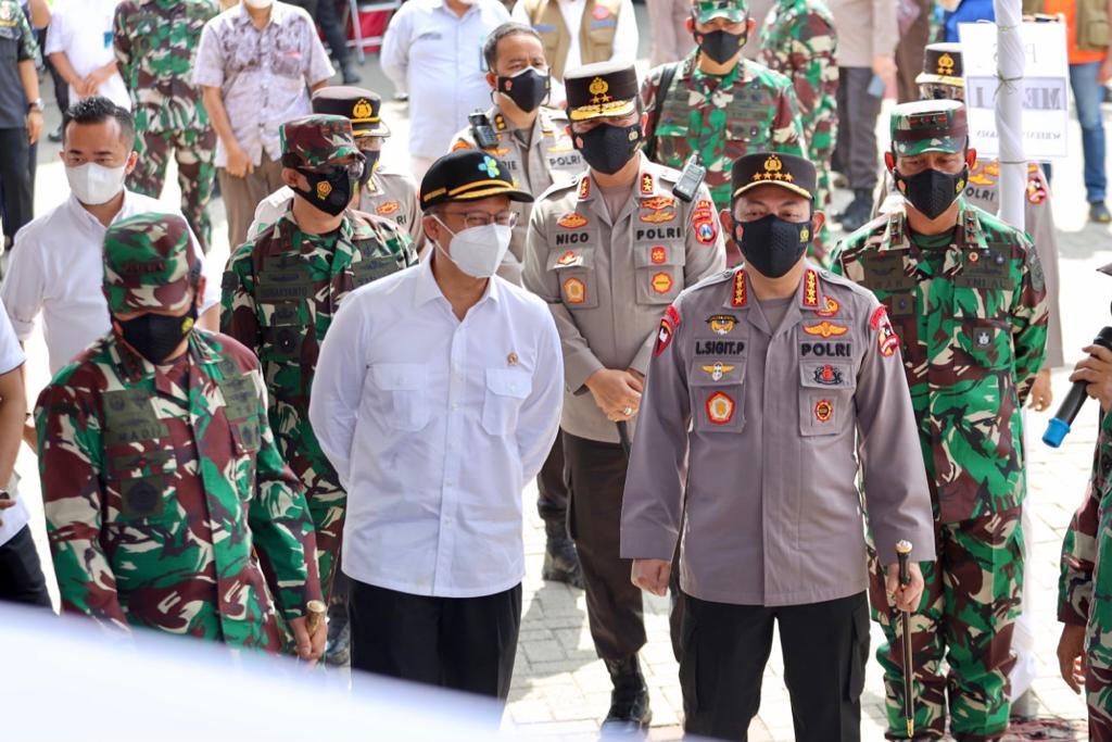 Panglima TNI, Kapolri dan Menkes Tinjau Vaksinasi dalam Penanganan Covid-19