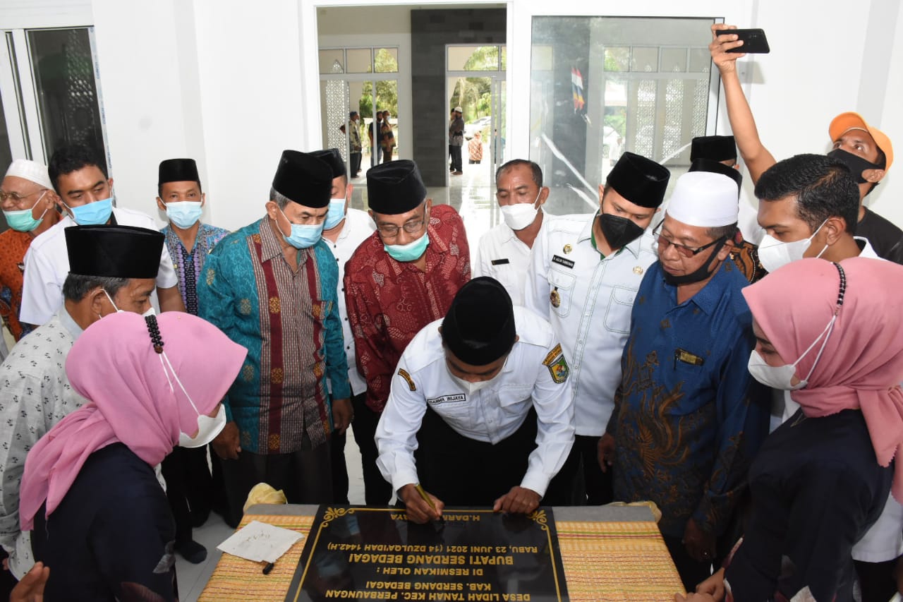 Resmikan Masjid dan Pembangunan Jalan, Bupati Sergai Ajak Masyarakat Untuk Bersyukur