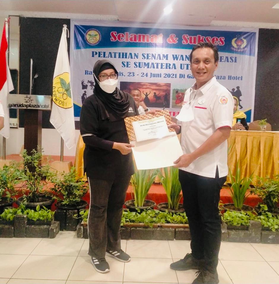 Ketua Persani Sumut Dedi Dermawan Motivasi Instruktur Senam Aerobik