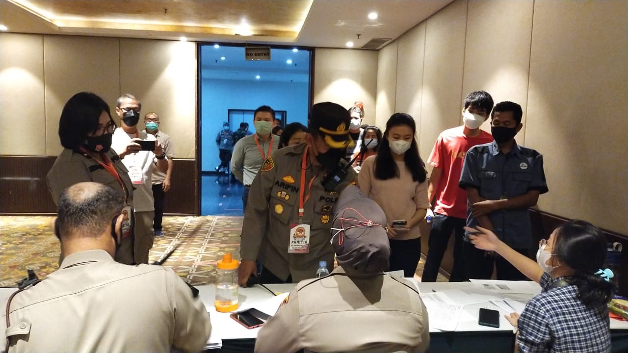 Hut Bhayangkara ke 75, Kapolsek Medan Timur Tinjau 2 Lokasi Vaksinasi Masal