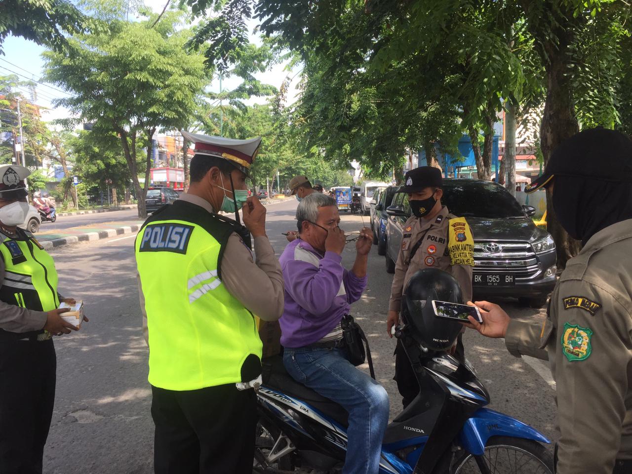 Hari Libur, Polsek Medan Sosialisasi Prokes Cegah Penyebaran Covid