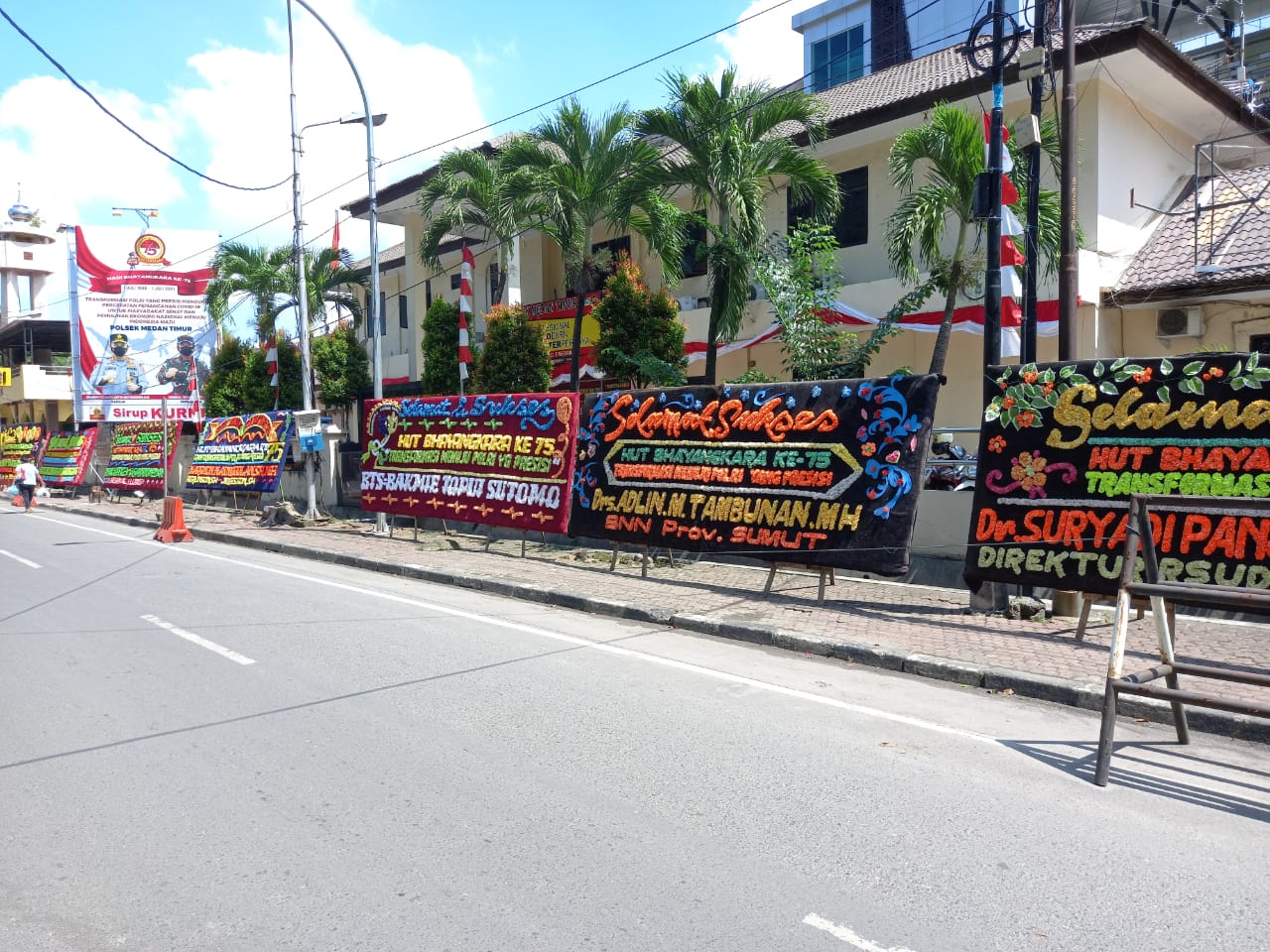 Polsek Medan Timur Ramai Papan Bunga Ucapan HUT Bhayangkara, Kompol Arifin: Terimakasih Dukungan Semua Pihak