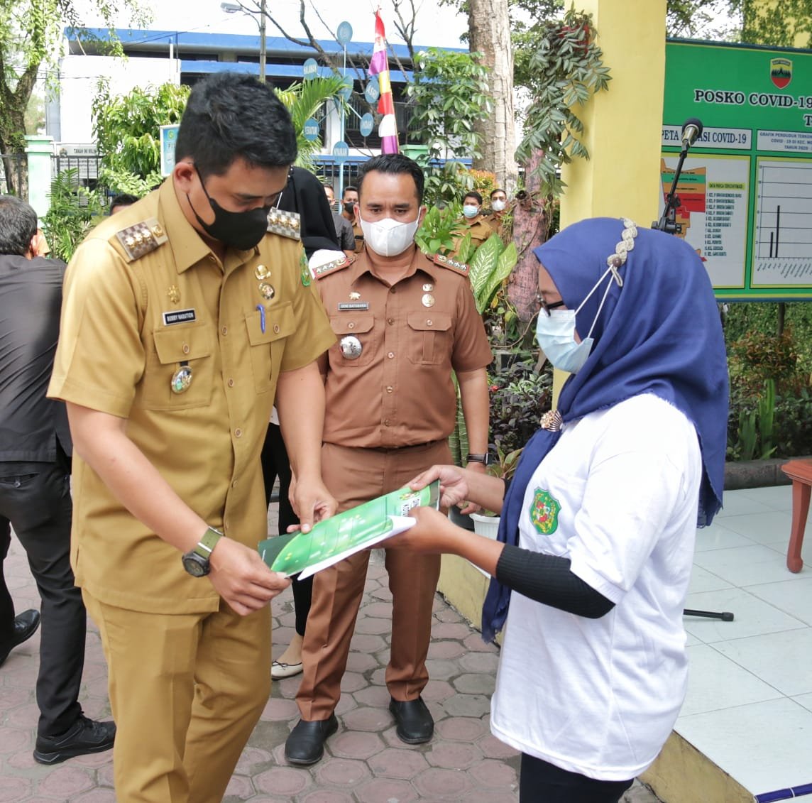 Datangi Langsung Rumah Warga, Bobby Nasution Pastikan Warga Miskin Terdata Sebagai Penerima Bantuan