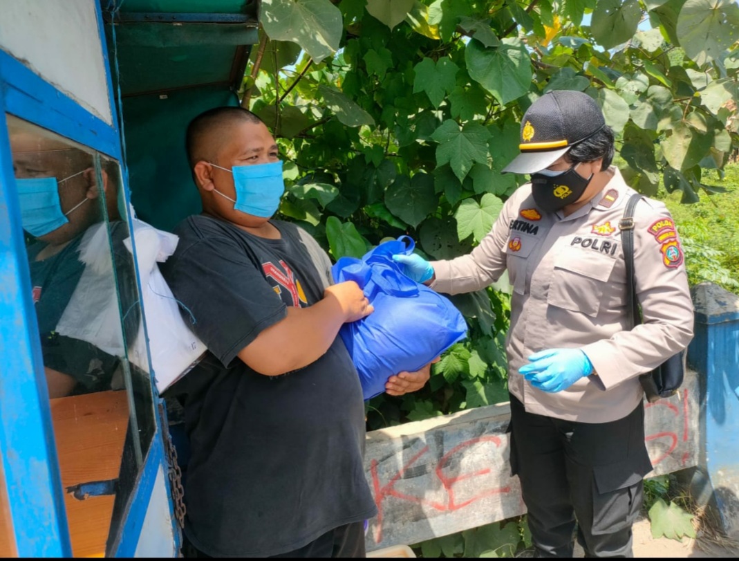 500 Paket Sembako Di bagikan Wanita TNI /Polri bagi Masyarakat