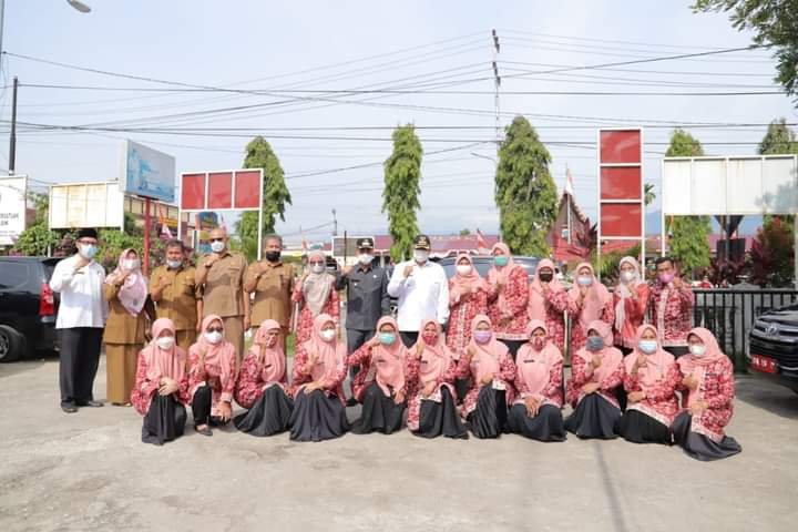 Wako Solok Lepas Kontingen Jambore Kader PKK Berprestasi Kota Solok