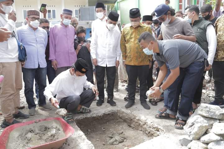 UAS, Wawako Solok dan Anggota DPRD Provinsi Sumbar Letakkan Batu Pertama Pembangunan Masjid Nurul Hidayah
