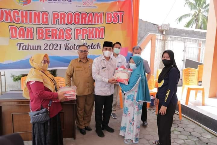 Wawako Solok Launching Program BST dan Beras PPKM Kota Solok