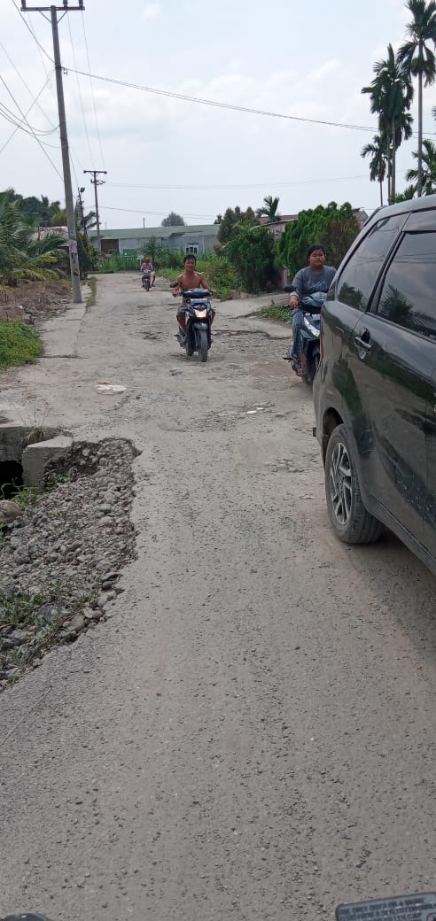 Jalan Petunia Raya Belum Juga Diperbaiki
